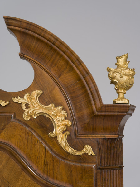 zbliżenie na dekorację zwieńczenia