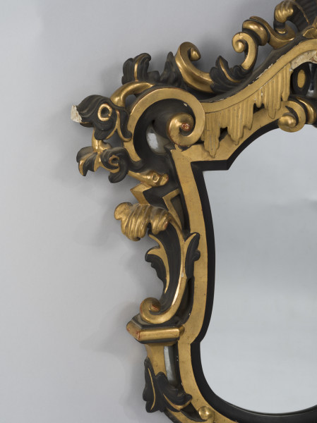 zbliżenie na dekorację lustra