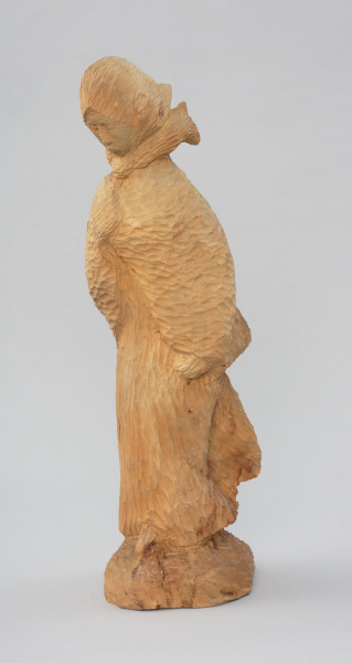 rzeźba - Ujęcie przodu skosem w lewą stronę. Rzeźba 