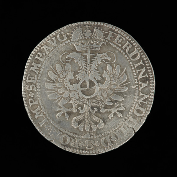 talar Rzeszy - Ujęcie rewersu. Na rewersie pod koroną hiszpańska tarcza herbowa i napis w otoku.
