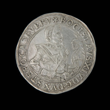 MNS/N/9160 talar - Ujęcie awersu. Moneta z półpostacią księcia Bogusława XIV na awersie.