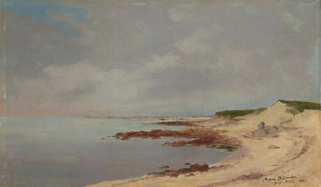 pejzaż morski - ujęcie z przodu; Fragment piaszczystego, wydmowego brzegu morskiego, wody oraz niebo. Brzeg morski zajmuje prawą połowę dolnej części obrazu. Horyzont na wysokości 1/3 od dolnej krawędzi. Koloryt jasnych błękitów z fragmentami bieli, zieleni i brązu.