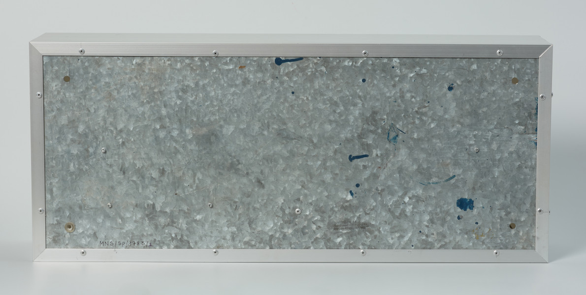 Poziomy lightbox w aluminiowej ramie z przedstawieniem nagiej, ciężarnej kobiety - Ujęcie z tyłu. Aluminiowa płyta w aluminiowej ramie, w poziomie.