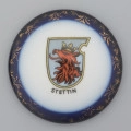 ceramiczne puzderko w kształcie owalu - Ujęcie z góry na pokrywę owalnego puzderka ceramicznego. Ceramiczne puzderko w kształcie owalu.