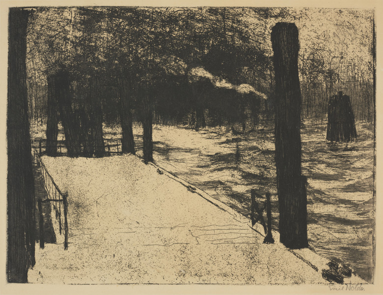 Ujęcie z przodu. Widok na akwen portu w Hamburgu z pomostu otoczonego palami cumowniczymi w pochmurny dzień.