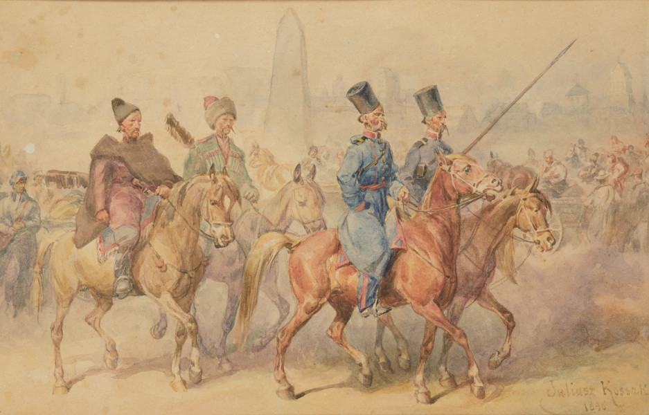 scena rodzajowa - ujęcie z przodu; Kompozycja przedstawia czterech jeźdźców zwróconych w prawo, jadących parami. Dwa pierwsze konie bułane, na nich jeźdźcy odziani w niebieskie mundury z czerwonymi wyłogami kołnierzy i takimi lampasami na spodniach. Na głowach czarne wysokie czako. Dwaj jeźdźcy podążający za nimi na koniach jasnej maści. Pierwszy z brzegu w jasnofioletowym kaftanie i futrzanej burce, w szpiczastej czapce na głowie. Drugi w kurtce jasnozielonej, czerwona czapka z dużym futrzanym otokiem. Spoza nich na drugim planie zaznaczone wozy i konie, postacie ludzi. Na dalekim trzecim planie zarysy miasta. Koloryt obrazu jasny.