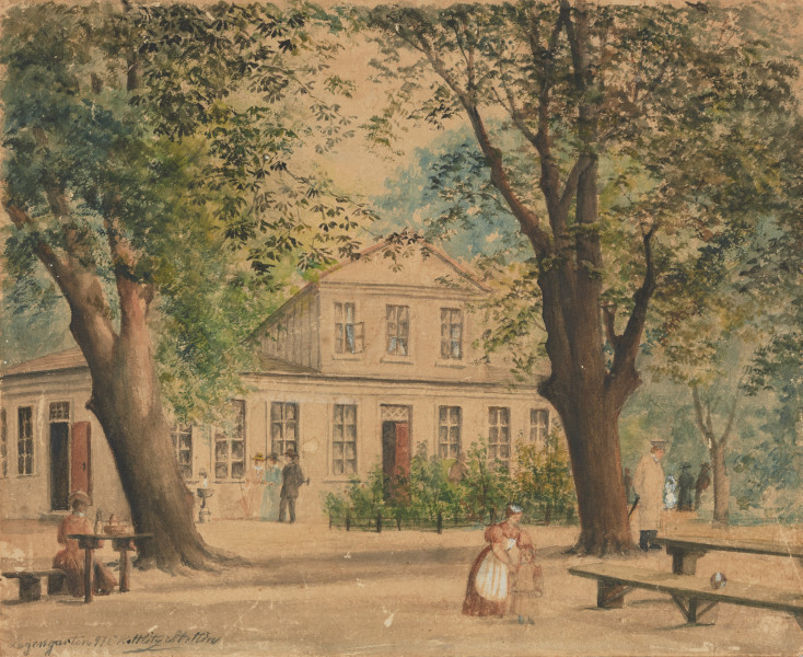 akwarela na tekturze - Ujęcie z przodu ilustracji bez arkusza; budynek z fragmentem parku ze spacerującymi postaciami wśród drzew. Na pierwszym planie dwa dorodne drzewa liściaste, których korony zajmują całą górna przestrzeń kompozycji. Pod drzewami drewniane stoły i ławy letniej kawiarni. W cieniu drzewa po lewej stronie, przy zastawionym stoliku z koszykiem, siedzi tyłem kobieta w łososiowej sukni i jasnym kapeluszu. W centrum guwernantka w różowej sukni i białym fartuchu prowadzi dziewczynkę. Pod drzewem po prawej stoi mężczyzna w jasnym płaszczu, trzymający z tyłu laskę. W głębi wśród zieleni drzew trzy osoby podczas rozmowy. Na drugim planie parterowy budynek z niskim dachem. Przed budynkiem kwietnik porośnięty krzewami i otoczony niskim ogrodzeniem. Przy nim spacerująca grupa - mężczyzna w kapeluszu i dwie kobiety w eleganckich sukniach i kapeluszach, jedna trzyma złożoną parasolkę. Obok nich na elewacji umieszczony jest zlew, do którego spływa woda z kranu w ścianie.