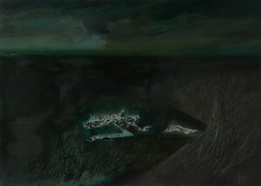 Obraz olejny z pejzażem nocnym z widokiem łąki - Ujęcie z przodu. Pejzaż nocny z widokiem łąki, stanowiący lewe skrzydło tryptyku. Linia horyzontu w dwóch trzecich przedstawienia. Całość utrzymana w ciemnej kolorystyce zdominowanej czerniami i odcieniami zieleni. Niebo pochmurne, rozświetlone od lewej. W centrum kompozycji, na pierwszym planie rozświetlone bielą, rozkładające się organiczne szczątki. Po ich prawej stronie  doświetlony fragment łąkowej roślinności, po lewej fragment łąki tonącej w mroku.