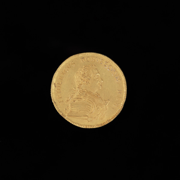 złoty Fryderyk - Ujęcie awersu. Na awersie popiersie władcy w prawo, wzdłuż rantu napis.