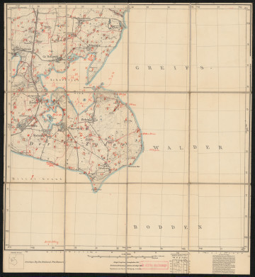drukowana mapa 441 Zudar I - Ujęcie z przodu; Mapę 441 Zudar I opracowano w 1885, a skorygowano i wydrukowano w 1925 roku. Obejmuje obszar w pobliżu miejscowości Zudar, Kreis Rügen, Reg. Bez. Stralsund, Prov. Pommern, dziś Kreis Vorpommern-Rügen, Bundesland Mecklenburg-Vorpommern, Niemcy. Jest jedynym zachowanym egzemplarzem arkusza przedwojennej mapy topograficznej oznaczonego godłem 441, zawierającym dane o lokalizacji obiektów i ich nazw w zasobie archiwalnym Flurnamen Sammlung. Na drukowanej mapie ręcznie naniesiono warstwę z numeracją obiektów fizjograficznych odnoszących się do miejscowości: Puddemin, Gr. Schoritz, Dumsevitz, Silmenitz, Zudar, Losentitz, Maltzien, Poppelvitz, Zicker, Grabow.