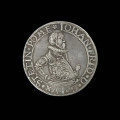 półtalar - Ujęcie awersu. Na awersie półpostać księcia w bogatej zbroi w prawo. Prawa ręka wsparta na boku, lewa obejmuje rękojeść miecza. W perełkowym otoku tytulatura.