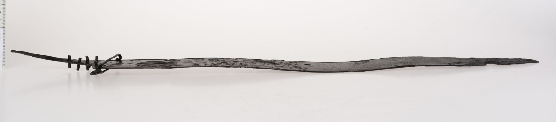 604/A/ML/1 - Żelazne, ozdobne okucie szkatułki.