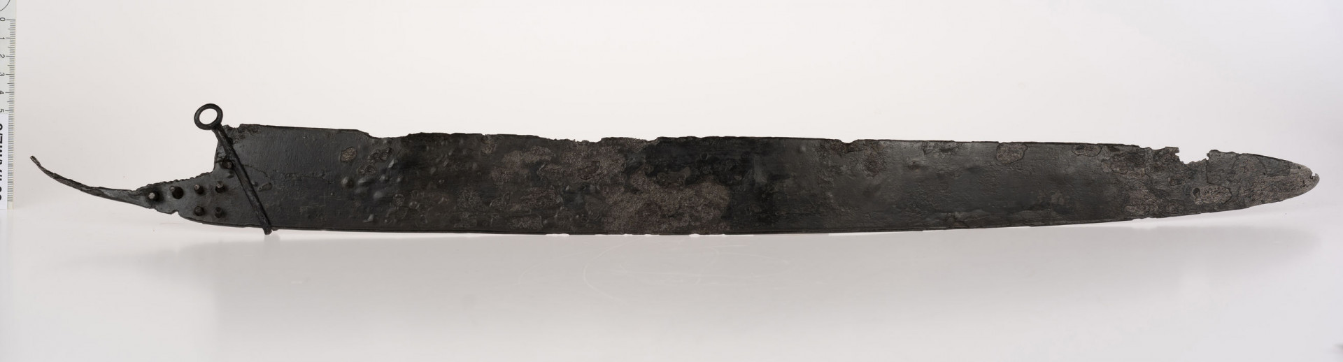 604/A/ML/1 - Żelazne, ozdobne okucie szkatułki.