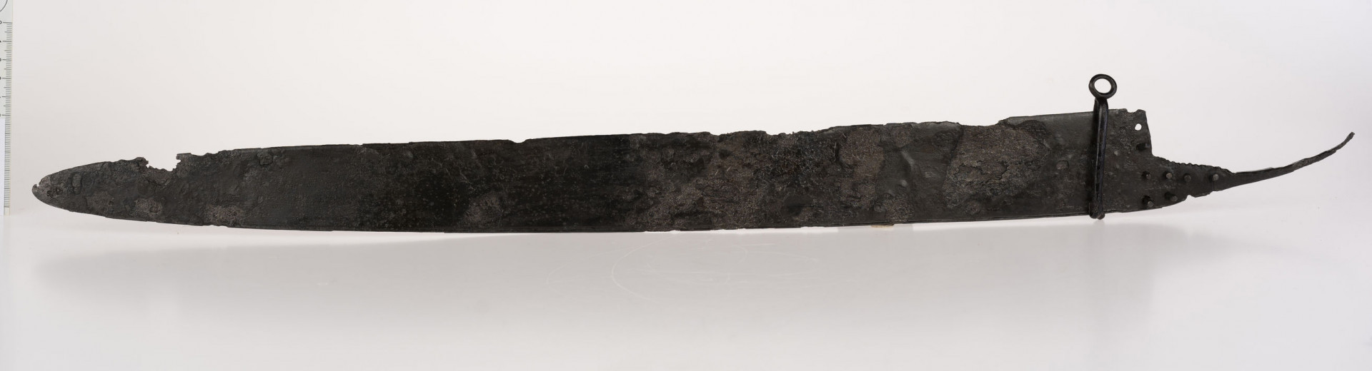 604/A/ML/1 - Żelazne, ozdobne okucie szkatułki.