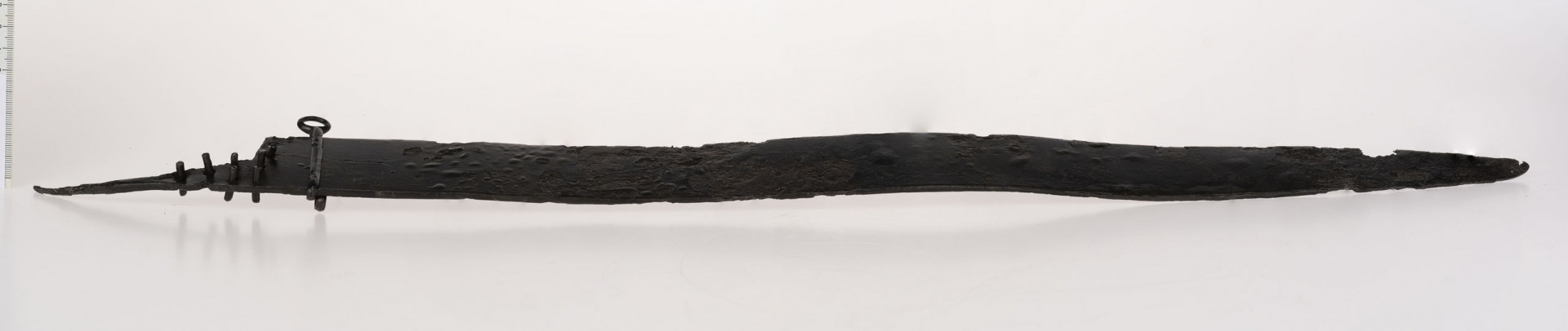 604/A/ML/1 - Żelazne, ozdobne okucie szkatułki.