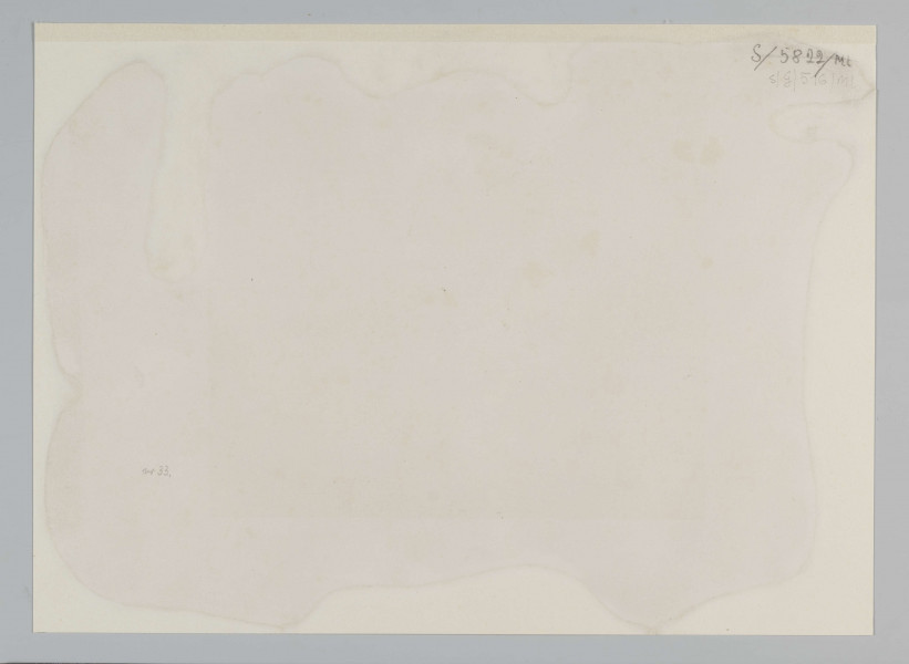 S/G/516/ML - Widok ruin zamku w Kryłowie fundowanego przed 1585 rokiem przez Jana Ostroroga. Ruiny wielkiego bastionu w głębi przedstawienia po lewej; położone na wysepce oblanej Bugiem. Na pierwszym planie fragment brzegu rzeki, do którego dopływa łódka. Na lekkim wzniesieniu w zakolu rzeki zrujnowany bastion zamkowy, założony na planie kwadratu, z dwoma rzędami małych otworów okiennych. W tle zabudowania wiejskie i rząd smukłych topoli. 
sygn. pod ryc. l.: Rys. z natury A. Lerue; śr.: Odbito w Lit. A. Pecq & Co w Warsz No 482; p.: Lit. J. Cegliński.
U góry śr. napis: ALBUM LUBELSKIE.
u dołu: BASZTA ZAMKOWA W KRYŁOWIE