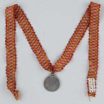 E/697/ML - Talar z czasów Marii Teresy, z wybitą datą 1779 r. Wykonany z metalu. Noszony na szyi przez kobiety jako ozdoba.