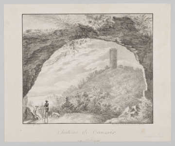 S/G/701/ML - Widok wzgórz z basztą w Kazimierzu oglądanego przez arkadę bramy zamku. Tworząca ramę kompozycji arkada na pierwszym planie mocno zrujnowana, z porastającymi ją krzewami. 
W prześwicie, po prawej, w głębi wzgórze z sylwetą okrągłej, zwieńczonej krenelażem baszty. Po prawej, przy ruinie bramy scena rodzajowa. Przy szałasie siedząca postać wskazująca wyciągniętą ręką coś odwróconemu tyłem, opartemu o strzelbę mężczyźnie, obok nich pies. W tle fragment rozlewiska rzeki i pokryte chmurami niebo. Przedstawienie utrzymane w odcieniach szarości, operujące zespołami miękkich, drobnych plam. 

