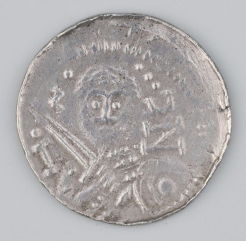 N/2827/ML - AV. W otoku popiersie księcia twarzą wprost z mieczem w prawej, a tarczą w lewej ręce. Nad tarczą litery N C.  Miecz przedziela litery I Z. Na poziomie głowy widocznych pięć perełek.
RV. W otoki popiersie biskupa z odkryta głową twarzą wprost z pastorałem w prawej, a księgę w lewej ręce.
