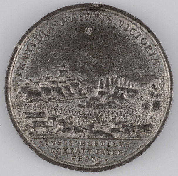 N/1536/ML - AV. Postać króla Jana III Sobieskiego w koronie, w stroju rzymskiego legionisty, z regimentarzem w prawej rece. Victoria lecąca za królem z prawej zdobi go wieńcem. Z lewej barokowe putto trzyma w jednej ręce tarczę z herbami Bawarii, w drugiej wieniec. Na górze w łuku napis:
SUCCEDIT LAUREA MYRTO . 
Na dole w odcinku:
DVPLEX . POLONIAE / HILARITAS . / G 1694 . H . 

RV. Na pierwszym planie tabor ciągnący w stronę twierdzy, przed którą toczy się bitwa. Na górze w półkolu napis:
PRAELVDIA MAIORIS VICTORIAE . 
Na dole w odcinku:
FVSIS HOSTIBVS / COMEATV INTER = / CEPTO .
Na obrzeżu napis poprzedzony rozetką:
* T[R]IBVAT TIBI SECVNDVM COR TVVM ET OMNE CONSILIVM TVVM CONFIRMET . PS . XIX . V . 4 .