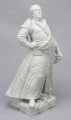 S/CS/657/ML - Figura z białej porcelany przedstawia króla Augusta III en pied na cokole zdobionym plastycznie modelowanymi różami i goździkami. Król stoi w kontrapoście, z lekko uniesioną głową, prawą rękę opiera na biodrze, w lewej opuszczonej trzyma czapkę okrągłą obszytą futrem. Ubrany jest w polski strój szlachecki: żupan, kontusz z zarzuconymi wylotami i pas. Na piersi ma order Złotego Runa i wstęgę z krzyżem orderu Orła Białego, przy lewym boku szablę na ozdobnych rapciach.
Figura stanowi wierne odwzorowanie portretu króla wykonanego przez Louis de Silvestre'a nadwornego malarza ok. roku 1737 (obecnie w zbiorach Muzeum w Wilanowie).