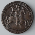 N/1502/ML - AV. Popiersie króla w profilu w prawo, z odkrytą głową, w zbroi. W otoku napis rozdzielony na dole przez wizerunek:
. SIGISMVND : AVGVSTVS . D . G . REX
Przy obrzeżu pojedynczy otok ziarnisty.

RV. Konny rycerz z uniesionym mieczem w profilu w prawo (odwrócona Pogoń). W otoku napis rozdzielony na dole przez kompozycję. Przy obrzeżu pojedynczy otok ziarnisty.