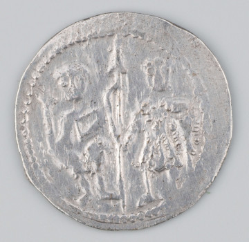 N/2804/ML - AV. W ujęciu otokowym dwie postacie. Po prawej książę z włócznią w prawej i tarczą w lewej ręce, po lewej św. Wojciech z księgą w lewej ręce.
RV. Krzyż kotwiczny ujety otokiem perełkowym. W kątach dwóch ramion widoczne po dwie perełki, w kątach ramion przciwległych kuleczki i perełki, w części zatarte. W otoku perełkowym legenda:  A D A L A? ? I ? V S. 