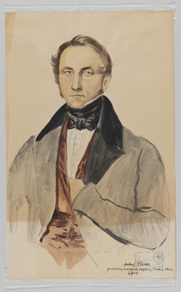 S/G/79/ML - Popiersie młodego mężczyzny, 3/4 w lewo. Twarz okrągła, wysokie odsłonięte czoło, krótkie, brązowe, lekko falujące włosy przechodzące w bokobrody. Oczy o ciężkich powiekach, długi prosty nos, małe usta. Ubrany w białą koszulę z wysokim, stojącym kołnierzem ujętym czarnym krawatem związanym w kokardę. Surdut szary z szerokimi, czarnymi klapami. Kamizelka głęboko wycięta, brązowo - karminowa. Lewa ręka ugięta w łokciu, dłoń ukryta za połą kamizelki. Przedstawienie o charakterze szkicowym, prowadzone niedbałymi, nakładającymi się plamami.
