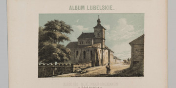 S/G/490/ML - Widok kościoła franciszkanów (św. Katarzyny) w Szczebrzeszynie. Świątynia w ujęciu od strony północno wschodniej, bazylikowa, z widoczną wyższą nawą główną wyposażoną w cztery okna. Elewacja nawy bocznej przepruta półkoliście zamkniętymi oknami, rozczłonkowana pilastrami, oszkarpowana. Od frontu czworoboczna wieża nakryta hełmem z latarnią. Po lewej przylegający do kościoła mur klasztoru. Na drodze przed fasad a odwrócona postać kobieca, w głębi wóz konny. Po prawej fragment drewnianych zabudowań.