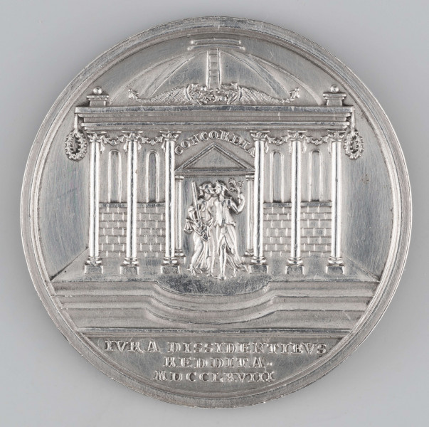 N/384/ML - AV. Popiersie króla en trois quarts w lewo, w zbroi i płaszczu gronostajowym. W otoku napis rozdzielony na dole przez wizerunek:
STANISL . AVGVST . D . G . REX POL . M . D . LITHV . 
Sygnatura: OEXLEIN . 

RV. Dwie postacie kobiece personifikujące Sprawiedliwość i Pokój na tle świątyni z napisem:
CONCORDIA
Na dole w odcinku:
IVRA DISSIDENTIBVS / REDDITA / . MDCCLXVIII