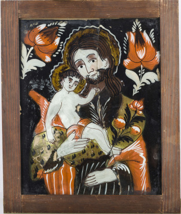 Obraz na szkle. Tło czarne. W górnych rogach stylizowane tulipany, czerwone  cieniowane białą i brązową farbą. Kontury płatków czarne. Liście i gałązki białe. Na obrazie św. Józef trzymający w lewej ręce gałązkę kwiatów czerwonych z czarnymi listkami, na prawej ręce – siedząca postać Dzieciątka. Twarz i ręce świętego oraz ciało dziecka białe, kontury zaznaczone brązową farbą, brwi i oczy czarne, włosy brązowe, linia włosów zaznaczona czarnymi kreskami. Wokół głów złote aureole, kontury obwiedzione na biało. Dzieciątko w różowej przepasce biodrowej. Św. Józef w czerwonym płaszczu, o fałdach i draperiach zaznaczonych białą i jasnobrązową farbą. Suknia świętego ciemnobrązowa, draperie podkreślone na biało i czarno. Ramki obrazu z listewek ciemnobrązowych.