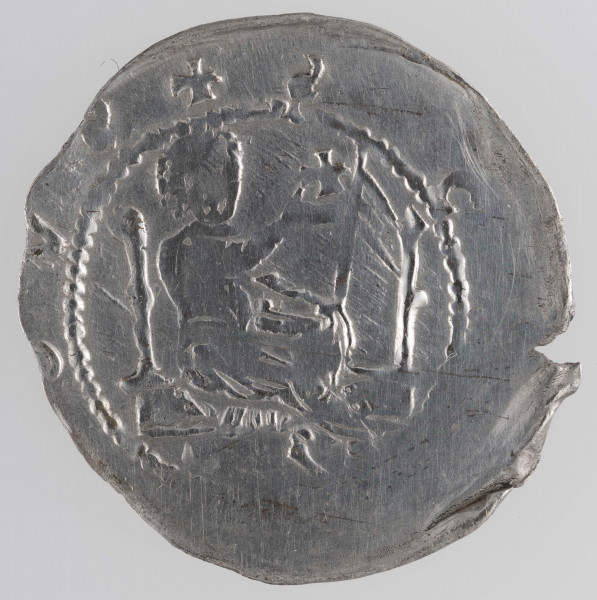 N/2824/ML - AV. Postać siedząca na tronie zwrócona w prawo trzymająca krzyż równoramienny. Przed postacią włócznia z proporcem.
Legenda otokowa od krzyżyka inicjalnego:
+S C (S  V E N C E S L A) V S
Fragment legendy w nawiasie nieczytelny wskutek zatarcia, względnie przesunięcia stempla.
RV. W otoku popiersie biskupa z odkrytą głową z pastorałem 
ujęte we fragmencie muru z wieżyczkami na jego krańcach. Legenda dookolna od krzyżyka inicjalnego:
+ (S  V E N C E ) S L A V [S]
Fragmenty legendy w nawiasach nieczytelne wskutek zatarcia względnie przesunięcia stempla.
