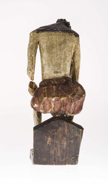 Rzeźba drewniana przedstawiająca postać Chrystusa Frasobliwego. Wykonana z jednego kawałka drewna lipowego. Głowa wsparta na prawej dłoni, która opiera się na kolanie. Rzeźba polichromowana: włosy – czarne, podstawa – czarna,. Ciało – białe, perizonium – brązowe. Na podstawie z przodu wyryta data 1864 oraz IHS.