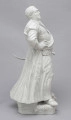 S/CS/657/ML - Figura z białej porcelany przedstawia króla Augusta III en pied na cokole zdobionym plastycznie modelowanymi różami i goździkami. Król stoi w kontrapoście, z lekko uniesioną głową, prawą rękę opiera na biodrze, w lewej opuszczonej trzyma czapkę okrągłą obszytą futrem. Ubrany jest w polski strój szlachecki: żupan, kontusz z zarzuconymi wylotami i pas. Na piersi ma order Złotego Runa i wstęgę z krzyżem orderu Orła Białego, przy lewym boku szablę na ozdobnych rapciach.
Figura stanowi wierne odwzorowanie portretu króla wykonanego przez Louis de Silvestre'a nadwornego malarza ok. roku 1737 (obecnie w zbiorach Muzeum w Wilanowie).