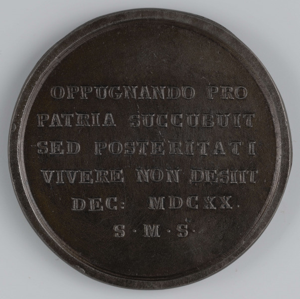 N/2587/ML - AV. Popiersie hetmana Stanisława Żółkiewskiego en trois-quarts w prawo, z odkrytą głową. W otoku napis:
STANISLAUS ZUŁKIEWSKI CANCEL. ET EXERC.DUX SUP.REG.POL.

RV. Sześciowierszowy napis:
OPPUGNANDO PRO / PATRIA SUCCUBUIT / SED POSTERITATI / VIVERE NON DESIIT / DEC: MDCXX./
S.M.S.


