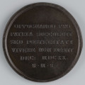 N/2587/ML - AV. Popiersie hetmana Stanisława Żółkiewskiego en trois-quarts w prawo, z odkrytą głową. W otoku napis:
STANISLAUS ZUŁKIEWSKI CANCEL. ET EXERC.DUX SUP.REG.POL.

RV. Sześciowierszowy napis:
OPPUGNANDO PRO / PATRIA SUCCUBUIT / SED POSTERITATI / VIVERE NON DESIIT / DEC: MDCXX./
S.M.S.



