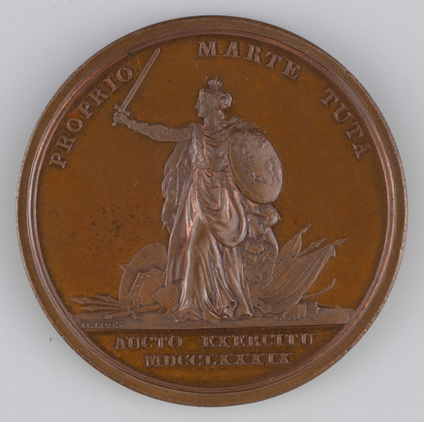 N/3697/ML - AV. Portret konny Jana III Sobieskiego depczącego Turka, wzorowany na posągu w Łazienkach. Po bokach dwie tarcze z napisem po łacinie i po polsku:
IOHANNI III / .P.M.D.L. / PATRIAE / SOCIORUMQUE / DEFENSORI / MDCLXXXVI / NOBIS EREPTO / S.A.R. / MDCCLVIII
JANOWI III / K.P.W.X.L. / OYCZYZNY / Y / SOCIUSZOW / OBRONCY / KTÓREGOŚMY / POSTRADALI / 1696. / S.A.R. / 1788 .
Na górze w łuku napis rozdzielony przez kompozycję:
PRISCA VIRTUTE  -  FELIX
Pod sceną panoplia. Na dole w odcinku:
CONCORD . COMIT . CONVOC . / MDCCLXXXVIII
Monogram: F:L:

RV. Stojąca, ukoronowana postać kobieca en trois - quarts, z głową w profilu w lewo, w płaszczu gronostajowym. W jednej rece trzyma miecz, w drugiej tarczę z herbami Polski i Litwy. W tle panoplia. Na górze w łuku napis rozdzielony przez kompozycję:
PROPRIO - MARTE TUTA
Na dole, w odcinku:
AUCTO EXERCITU / MDCCLXXXIX
Sygnatura: D:LOOS