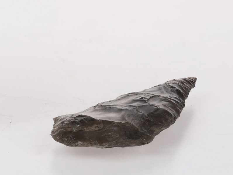 Grot oszczepu krzemienny