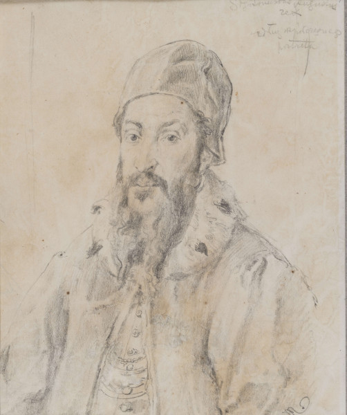 S/G/106/ML - Studium postaci Zygmunta Augusta. W ujęciu do pasa, twarz 3/4 w lewo, pociągła, z zarostem - wąsy i długa, rozdwojona przy końcu broda. Szeroko rozstawione oczy z opadającymi powiekami, długi nos. Na głowie wysoka, przylegająca czapka. Ubrany w płaszcz z bufiastymi rękawami i gronostajowym kołnierzem. Rysunek prowadzony miękką kreską, z łagodnie zaznaczonym światłocieniem.
sygn. oł. p.d.: JM (monogram wiązany) p.g.: Sigismundus Augustus rex według współczesnego portretu