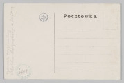 R/6709/ML - Postać dziecka. Ukazane 3/4 w lewo, płaczące, w pozie klęczącej, podparte lewą dłonią. Głowa okrągła, pokryta kosmykami krótkich włosów. Twarz
pucołowata, zaczerwieniona, z zaciśniętymi oczami, szeroko otwarte usta. Prawa ręka z uniesioną dłonią wyciągnięta do przodu. Ubrane w błękitną koszulkę o podwiniętych do łokci rękawach. Klęczy na kawałku żółtej tkaniny, obok leżąca lalka.
u góry napis majuskułą: STANOWCZE ŻĄDANIE; u dołu: LUBLIN 1917 ROKU
na odwrociu: rysunek oryginalny Witolda Boguskiego z Lublina