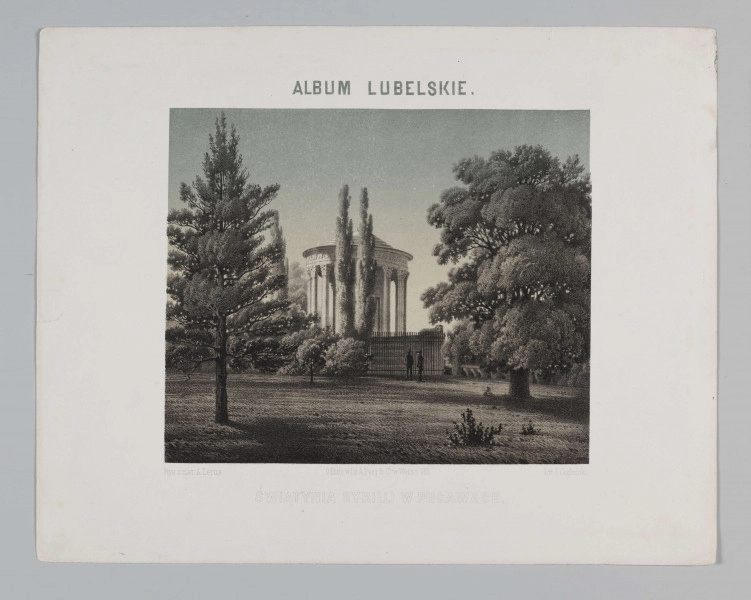 S/G/497/ML - Widok świątyni Sybilli w Puławach (1798 - 1801) wg Ch. P. Aignera będącej kopią okrągłej świątyni w Tivoli pod Rzymem. Usytuowana w głębi, na osi kompozycji, w otoczeniu  bujnych drzew i krzewów założenia parkowego. Budowla na planie koła, korpus obiega koryncka kolumnada dźwigająca belkowanie z bukranionowym fryzem, nakryta kopułą. Do kościoła prowadzą szerokie, schody widoczne zza ogrodzenia, przed którym dwóch mężczyzn. 
