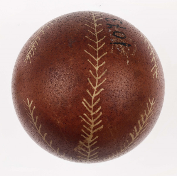 E/1073/ML - Technika batik. Podział podłużny na 2 części. Motyw krzyża z gałązek. Barwa tła brązowa, barwa motywu biała.