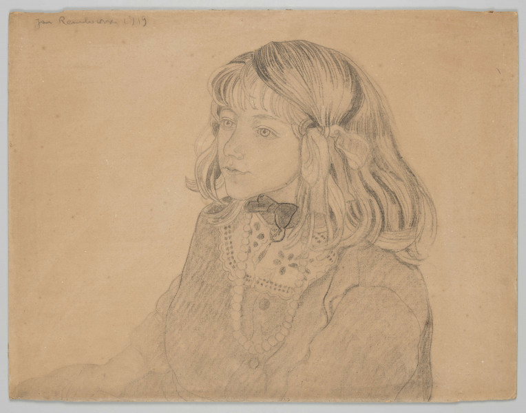 S/G/1685/ML - Portret dziewczynki. Ujęta do wysokości pasa, 3/4 w lewo. Twarz pociągła, trójkątna. Oczy duże z regularnymi łukami brwiowymi, prosty nos. Usta wąskie, o falistej linii. Włosy sięgające ramion, z zakrywającą czoło grzywką, podkręcone na dole, z prawej pasmo związane wstążką. Ubrana w zapinaną na guziki sukienkę z półokrągłym, haftowanym karczkiem. Pod szyją kokarda w formie muszki i sięgające piersi korale. Całość prowadzona delikatną kreską, miejscami wzmocniony kontur.
sygn. l.g.: Jan Rembowski 1919