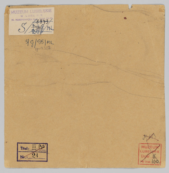 S/G/95/ML - Popiersie młodego chłopca, profilem w lewo. Sylwetka w naturalnym kolorze papieru, skontrastowana z czernią tła. Rysy twarzy i forma ubrania wydobyte czarnym konturem. Wysokie czoło, mały lekko zadarty nos, usta zaznaczone czerwienią, wydatny podbródek. Krótkie włosy podkolorowane ugrem. Na głowie kapelusz z szerokim, wywiniętym do góry rondem, podtrzymywany czarną tasiemką. Ubrany w koszulę z wąską falbanką pod szyją i kurtkę z klapami.
