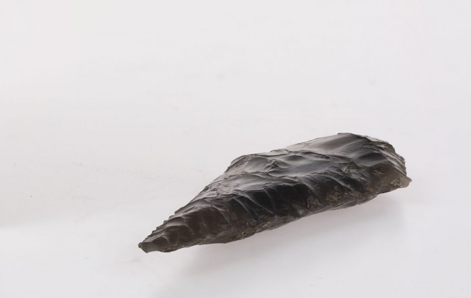 Grot oszczepu krzemienny