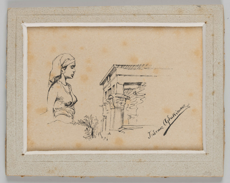 R/4605/ML - Szkic architektoniczny. Po prawej, nieco w głębi fragment czterokolumnowego portyku. Ujęte  od partii górnej kolumny o korynckich głowicach dżwigające  belkowanie z metopowo - tryglifowym fryzem (?). Po lewej półpostać młodej kobiety w welonie na głowie i podkreślającej kształty sukni. Rysunek o charakterze szkicu, prowadzony swobodną urywaną kreską.
sygn. p.d.: Tadeusz Ajdukiewicz