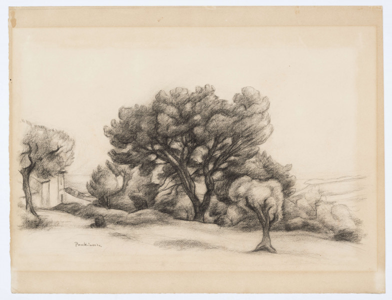 Pejzaż. Na lekko pagórkowatym terenie, w centrum kompozycji rozłożyste drzewo o grubych, rozgałęzionych konarach i bujnej koronie. Przed nim po prawej niższe drzewko o dość grubym pniu. Z tyłu gęste zarośla drzew i krzewów. Przy lewej krawędzi fragment kolejnego drzewa, za nim, w głębi zabudowania. Horyzont obniżony. Formy zaznaczone miękkimi, roztartymi kreskowaniami, miejscami podkreślone delikatnym konturem
