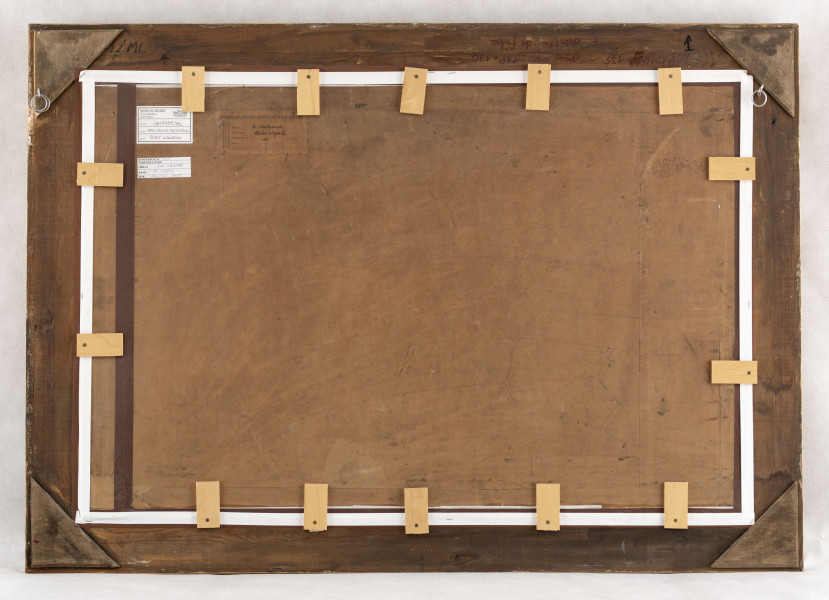 Pejzaż w jesiennej scenerii. Na pierwszym planie rozległy teren z usytuowanym fragmentarycznie w prawej części kompozycji rozgałęzionym pniu drzewa o powyginanych, niemal bezlistnych gałeziach. W oddali widoczne inne drzewa i zarośla, których pnie tworzą dekoracyjne, linearne układy. Kolorystyka zdominowana przez wyciszone tony brązów, ugrów i czerni z akcentami żółcieni liści i przygaszonych, niebieskawych paproci. 
  