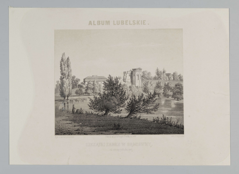 S/G/515/ML - Widok ruin zamku w Dąbrowicy. XVI wieczny zamek fundowany przez Piotra Firleja, przebudowany w XVII w. ukazany w głębi przedstawienia w ujęciu od strony baszty południowej. Na pierwszym planie brzeg rzeki porośnięty drzewami. W głębi widoczna zza koron drzew jedna z baszt zamkowych z fragmentem zrujnowanego skrzydła. Baszta ośmioboczna, jednokondygnacyjna, rozczłonkowana pilastrami, w każdym z pól prostokątne okno z trójkątnym naczółkiem u góry, zwieńczona fryzem i gzymsem. Po lewej przesłonięty drzewami budynek kryty dachem uskokowym. Po prawej, wśród drzew kolejny. 