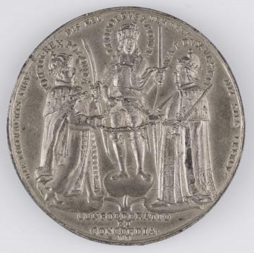 N/1533/ML - AV. Trzy postacie męskie trzymające łańcuch, stojące na liściach koniczyny. Wokół głów napisy objaśniające, od lewej:
1) IOH . III . REX . POLONIA . 
2) LEOPOLDVS I . ROM : I :
3) M : A : I : DVX VENETIA
W otoku napis rozdzielony przez kompozycję:
DIE EINTRACHTS TREV .  -  DIS HEL - DEN DREY . - MIT SIG
EREREV . 
Na dole w poziomie:
CONFOEDERATIO / ET / CONCORDIA . 
Monogram: MB .

RV.  Kompozycja symboliczna: dwa orły i skrzydlaty lew szarpiące psa. W otoku napis poprzedzony rozetką:
DURCH DIESEN BUND . DER TURCKEN HUND . MUS GEHEN ZU GRUND . A . 1684
Po lewej monogram: MB .
